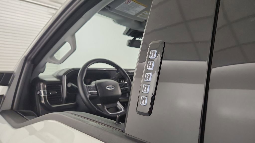 Certified 2024 Ford F250 Lariat w/ Black Appearance Package image 28