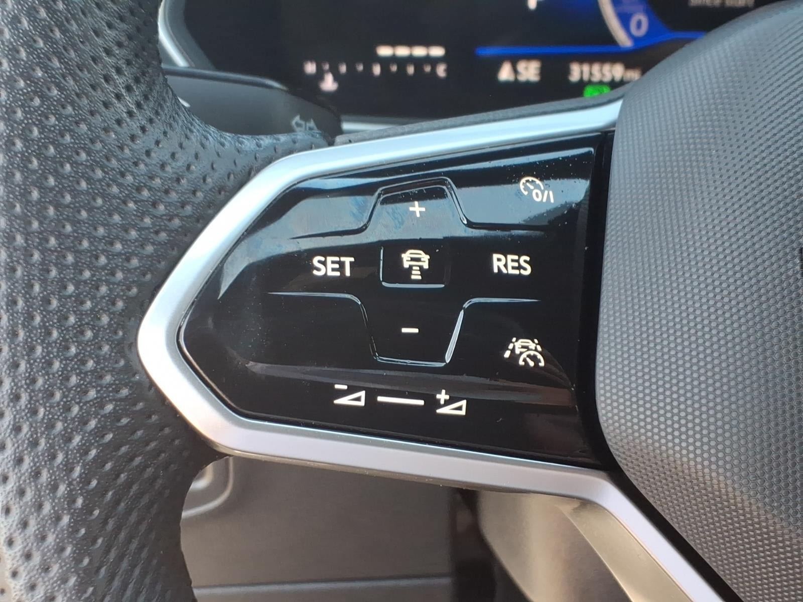 Used 2024 Volkswagen Tiguan SE R-Line FWD image 26