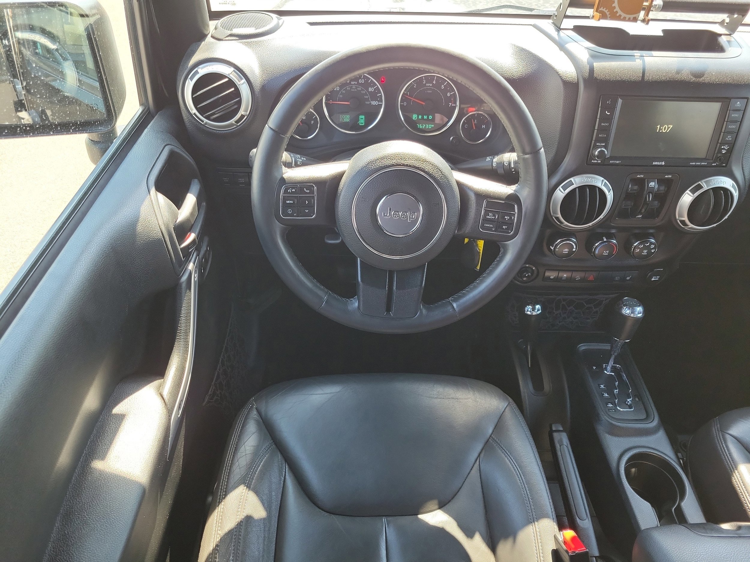 Used 2017 Jeep Wrangler Unlimited Rubicon w/ Connectivity Group AWD/4WD image 10