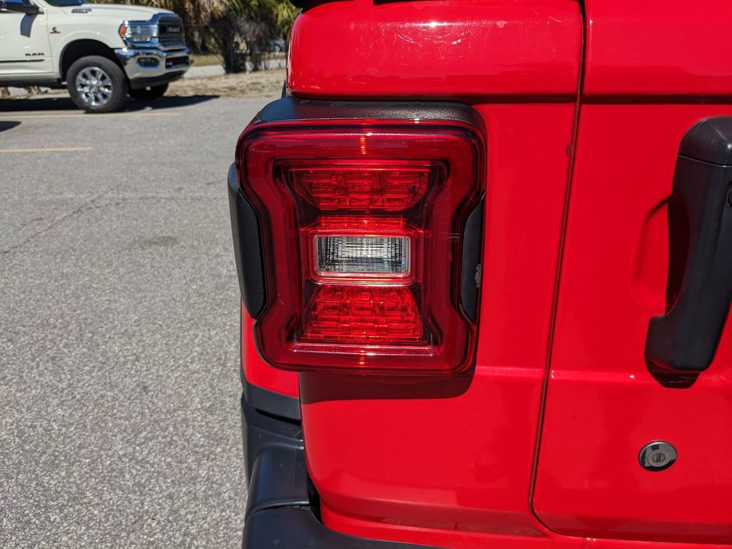 Used 2019 Jeep Wrangler Unlimited Sahara w/ Dual Top Group AWD/4WD image 8