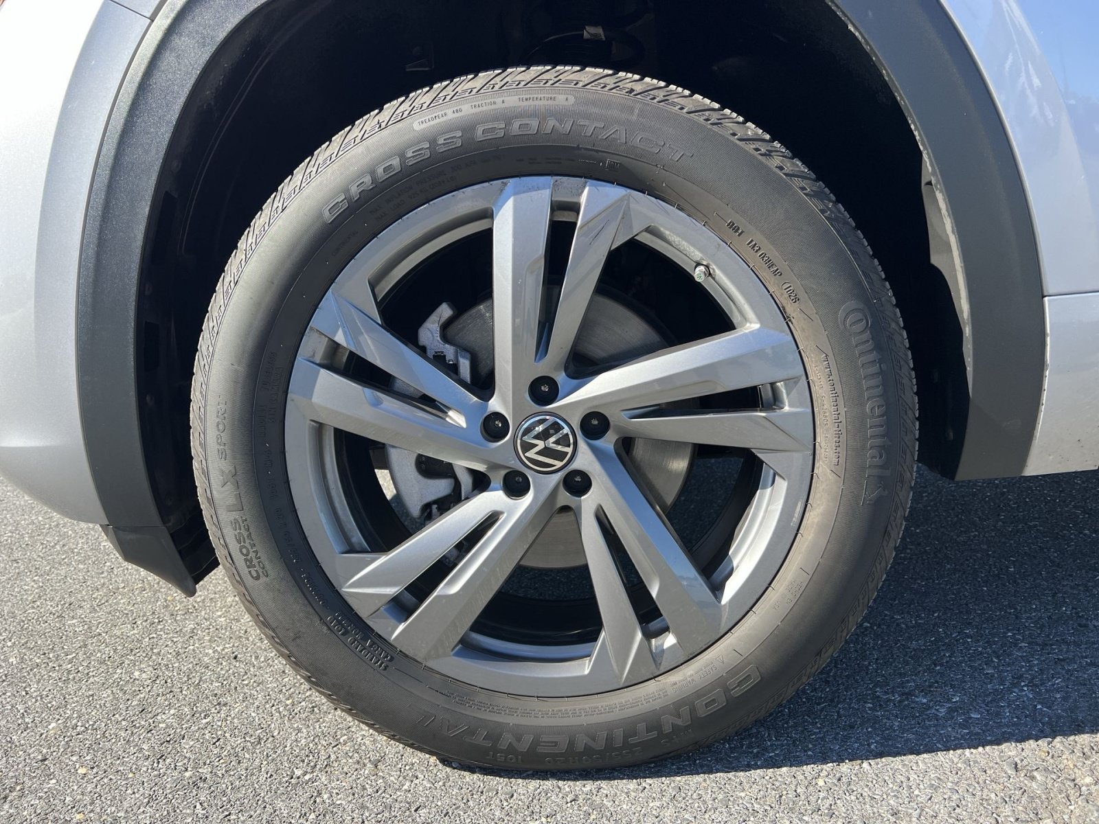 Used 2024 Volkswagen Atlas Cross Sport SEL R-Line AWD/4WD image 12