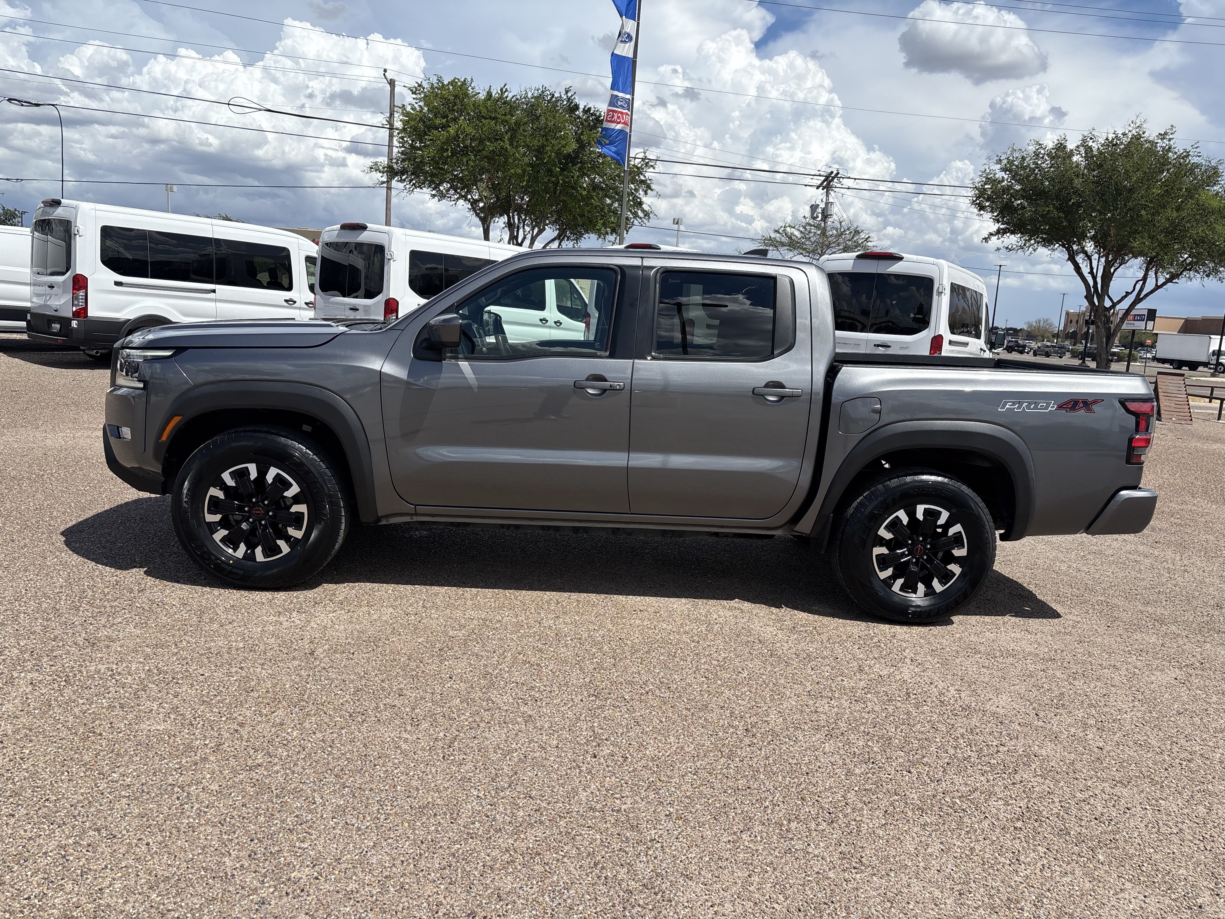 Used 2024 Nissan Frontier PRO-4X AWD/4WD image 2