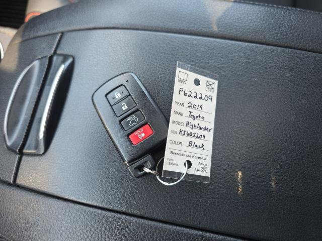 Used 2019 Toyota Highlander SE AWD/4WD image 39