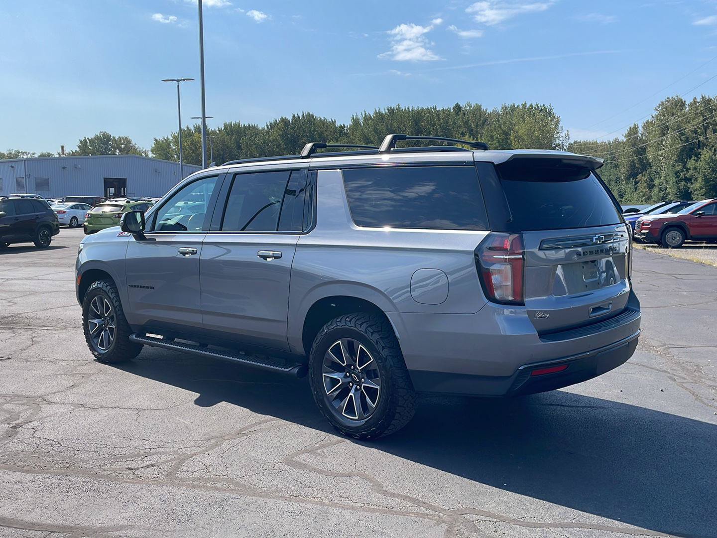 Used 2021 Chevrolet Suburban Z71 w/ Luxury Package AWD/4WD image 3