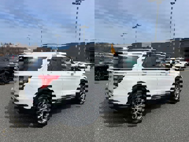 Certified 2023 Ford Explorer XLT w/ Equipment Group 202A image 3