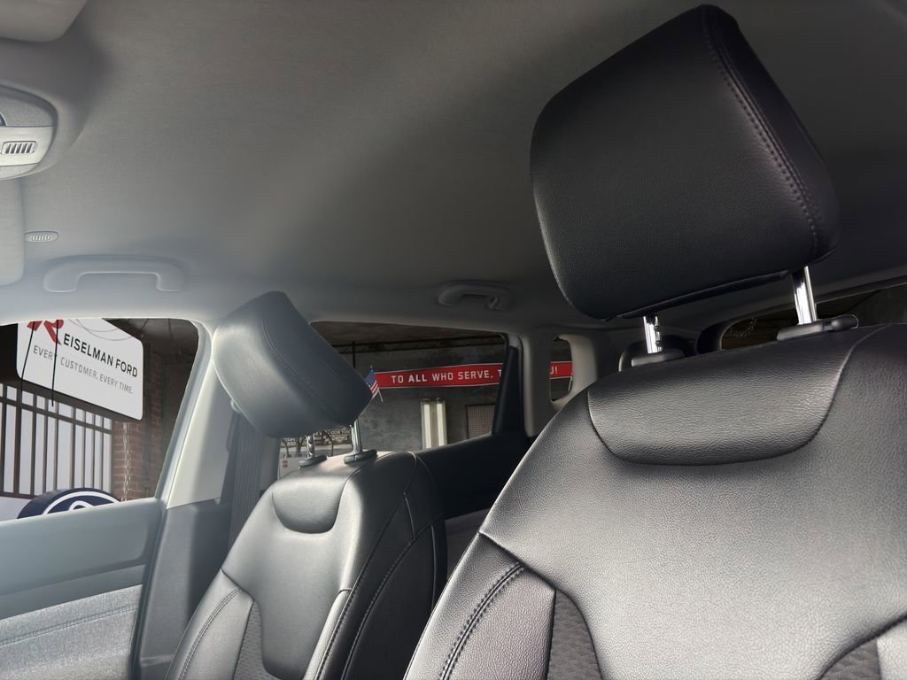 Used 2022 Jeep Compass Latitude FWD image 16