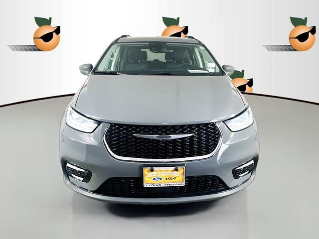 Used 2022 Chrysler Pacifica Touring-L image 8