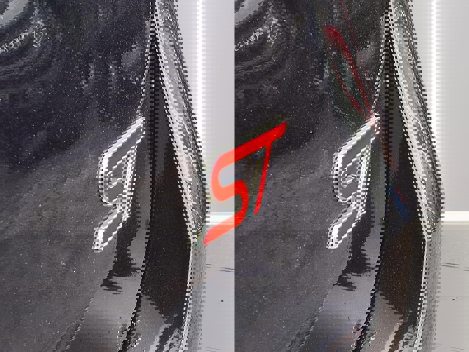 Certified 2020 Ford Explorer ST w/ ST Street Pack image 9