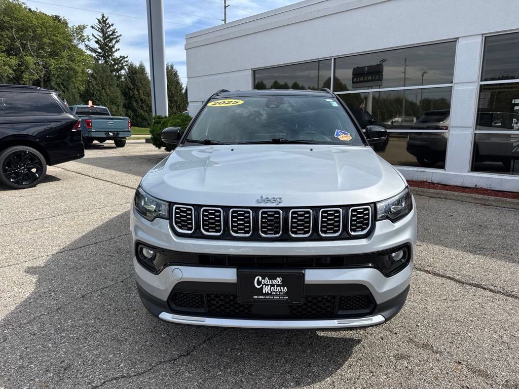 Used 2025 Jeep Compass Limited AWD/4WD image 8