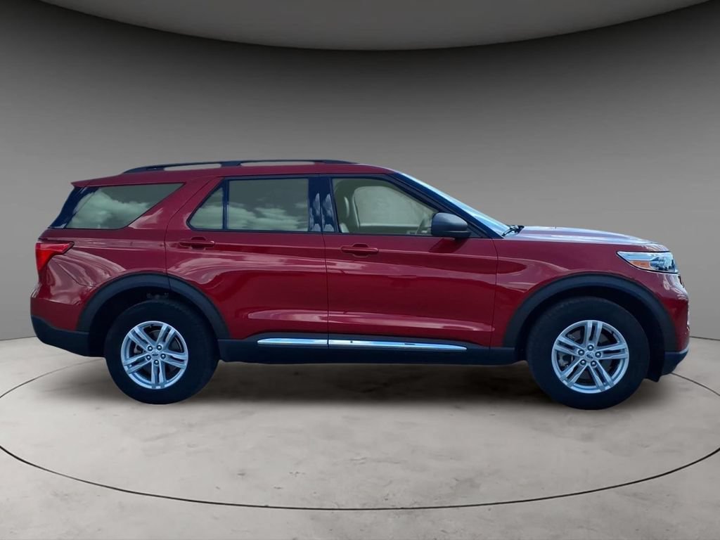 Certified 2024 Ford Explorer XLT w/ Equipment Group 202A AWD/4WD image 10