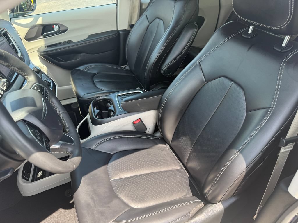 Used 2024 Chrysler Pacifica Touring-L FWD image 17