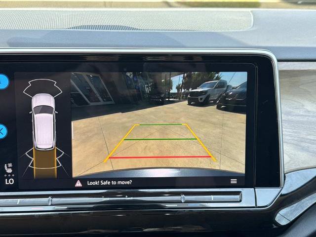 Used 2024 Volkswagen Atlas SE image 28