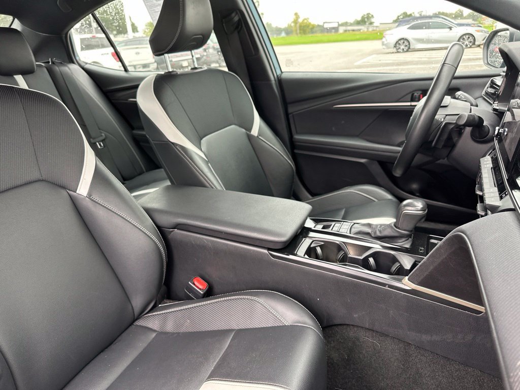 Used 2025 Toyota Camry SE FWD image 30