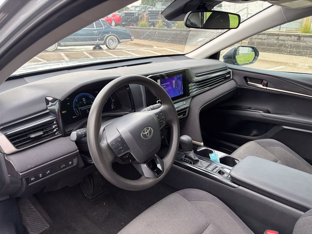 Used 2025 Toyota Camry LE FWD image 9