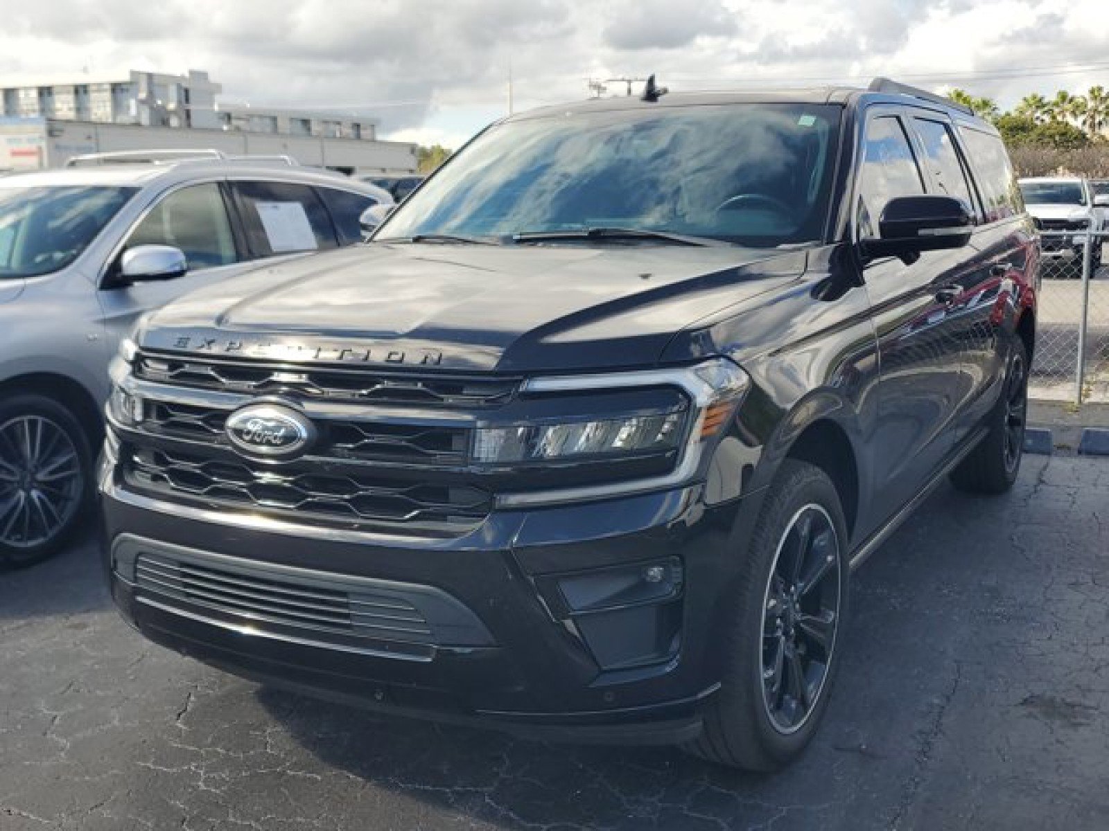 Certified 2022 Ford Expedition Max Limited image 3