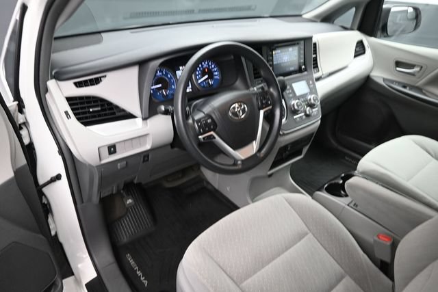 Used 2018 Toyota Sienna LE FWD image 9