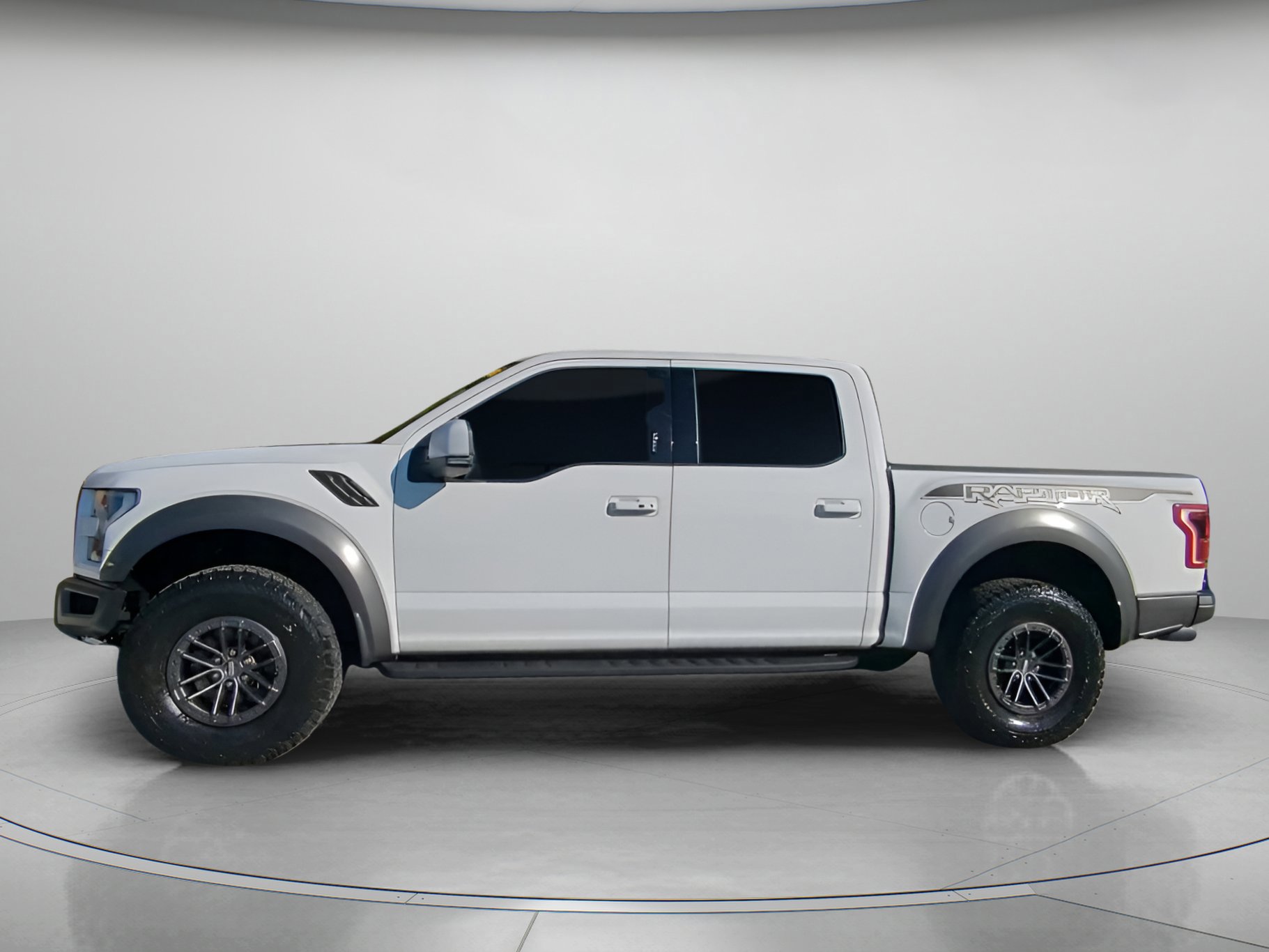 Certified 2019 Ford F150 Raptor w/ Equipment Group 802A Luxury image 8