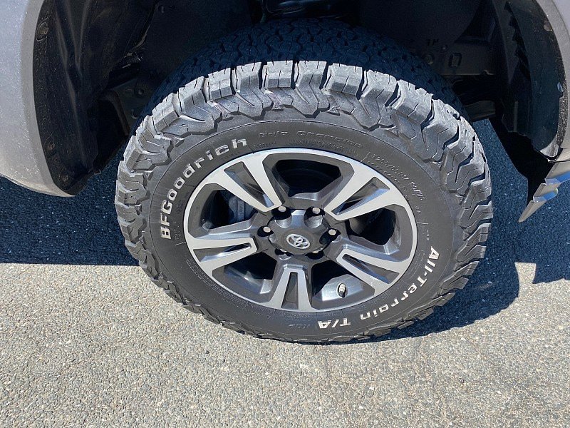 Used 2019 Toyota Tacoma TRD Sport w/ Technology Package AWD/4WD image 17