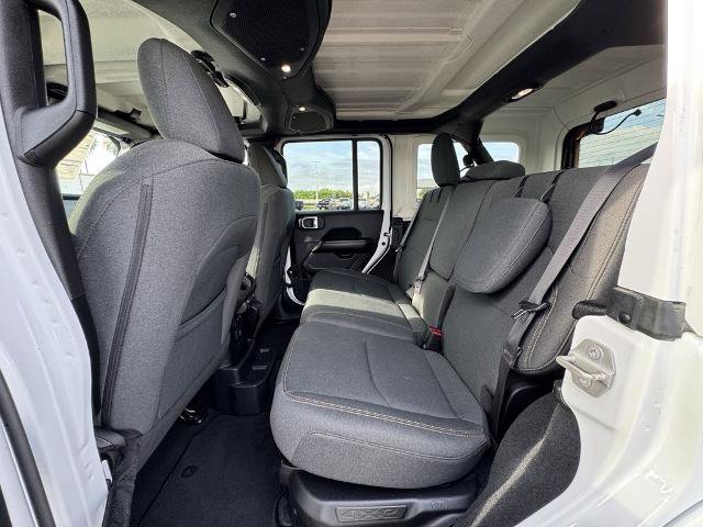 Used 2024 Jeep Wrangler Unlimited Sahara AWD/4WD image 14