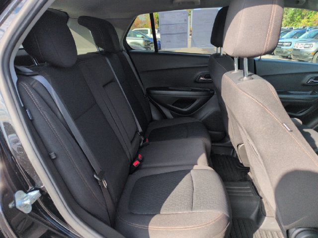 Used 2022 Chevrolet Trax LS w/ Tint and Cruise Package AWD/4WD image 17