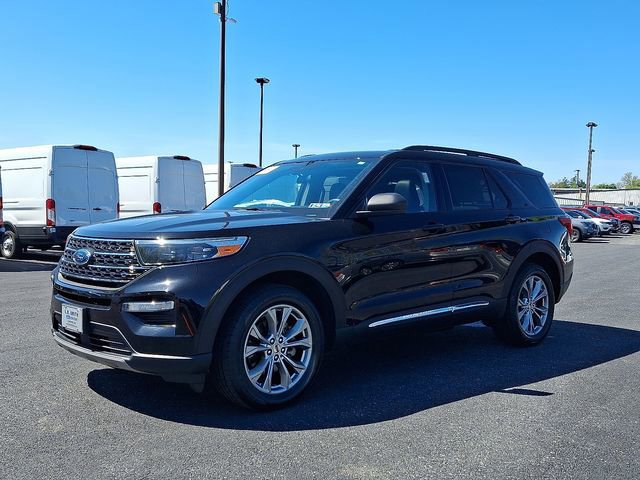 Certified 2023 Ford Explorer XLT w/ Equipment Group 202A AWD/4WD image 3