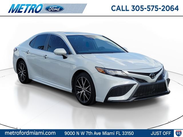 Used 2024 Toyota Camry SE w/ Convenience Package FWD image 1