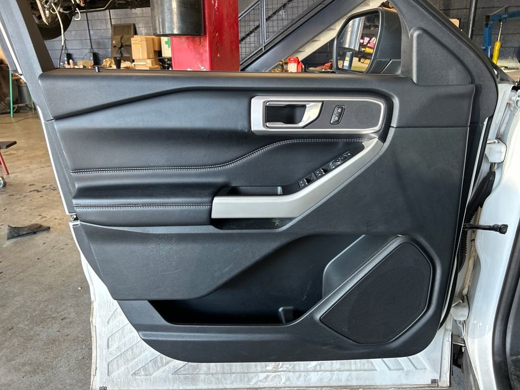 Certified 2021 Ford Explorer XLT w/ Equipment Group 202A image 9