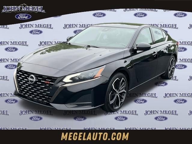 Used 2023 Nissan Altima 2.5 SR FWD image 1