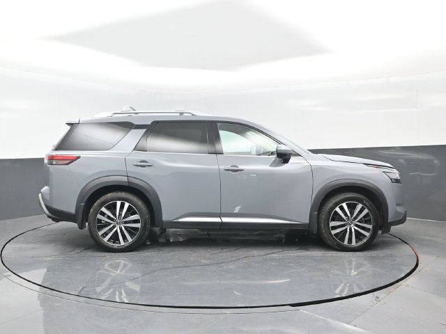 Used 2024 Nissan Pathfinder Platinum AWD/4WD image 3