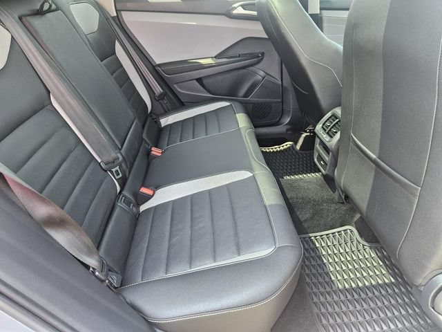 Used 2024 Volkswagen Taos SEL AWD/4WD image 16