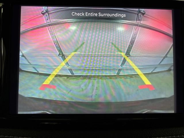 Used 2023 Chrysler Pacifica Touring-L image 9