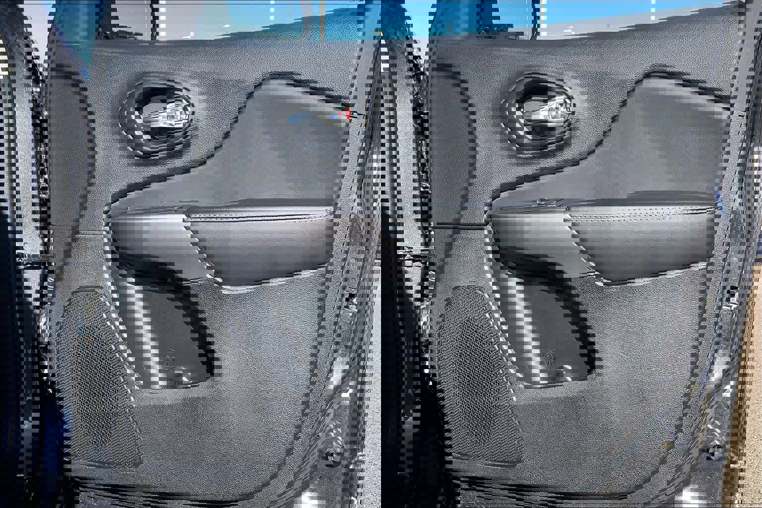 Used 2022 Jeep Cherokee Latitude Lux w/ Mopar Interior Package image 22