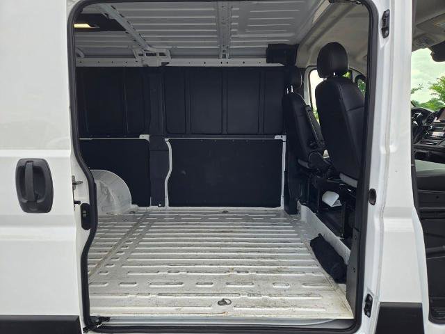 Used 2025 RAM ProMaster 2500 w/ Convenience Group FWD image 8
