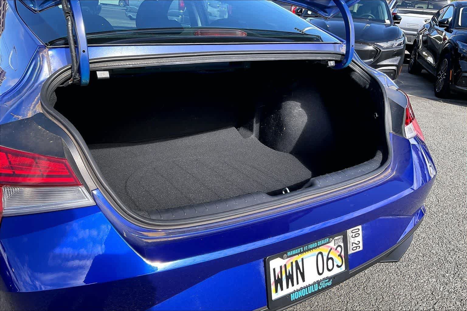 Used 2023 Hyundai Elantra Blue FWD image 18
