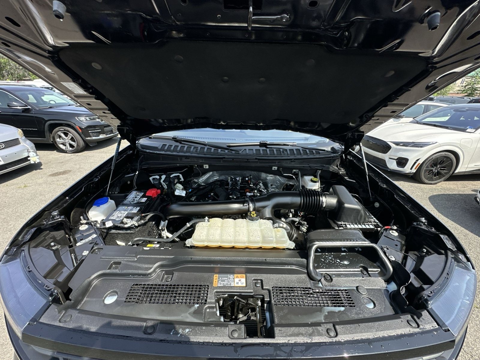 Certified 2025 Ford Expedition Active AWD/4WD image 37