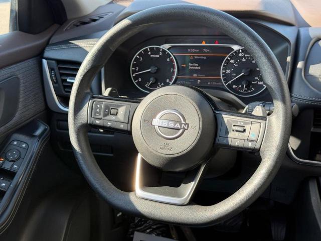 Used 2023 Nissan Rogue SV image 12
