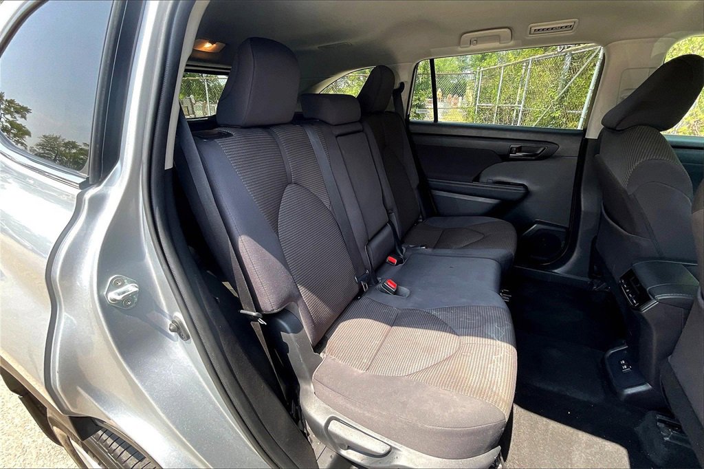 Used 2021 Toyota Highlander LE image 27