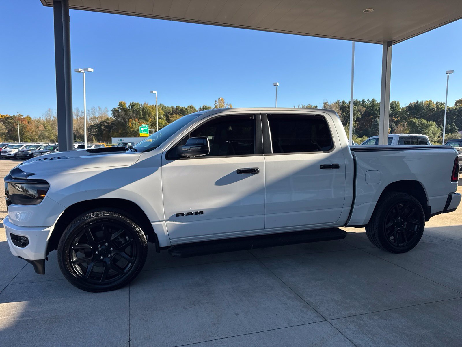 Used 2023 RAM 1500 Laramie AWD/4WD image 4