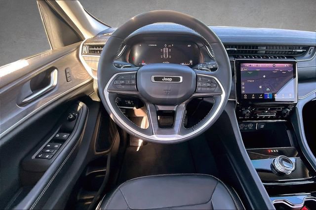 Used 2023 Jeep Grand Cherokee Limited w/ Black Appearance Package image 5