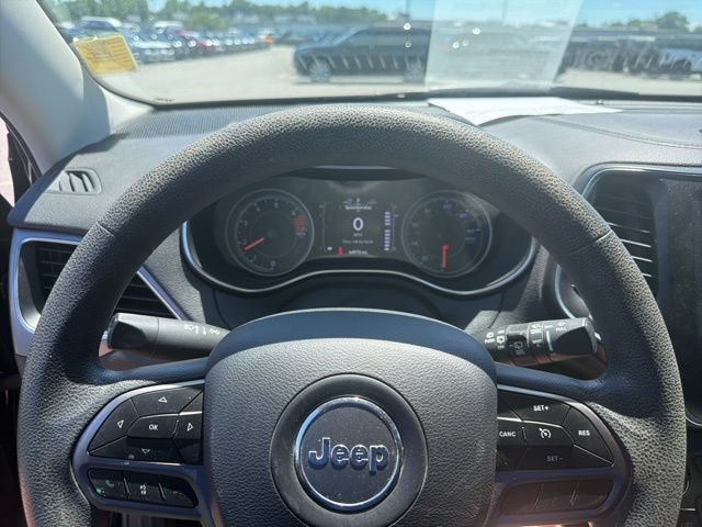 Used 2019 Jeep Cherokee Latitude w/ Popular Appearance Group AWD/4WD image 9