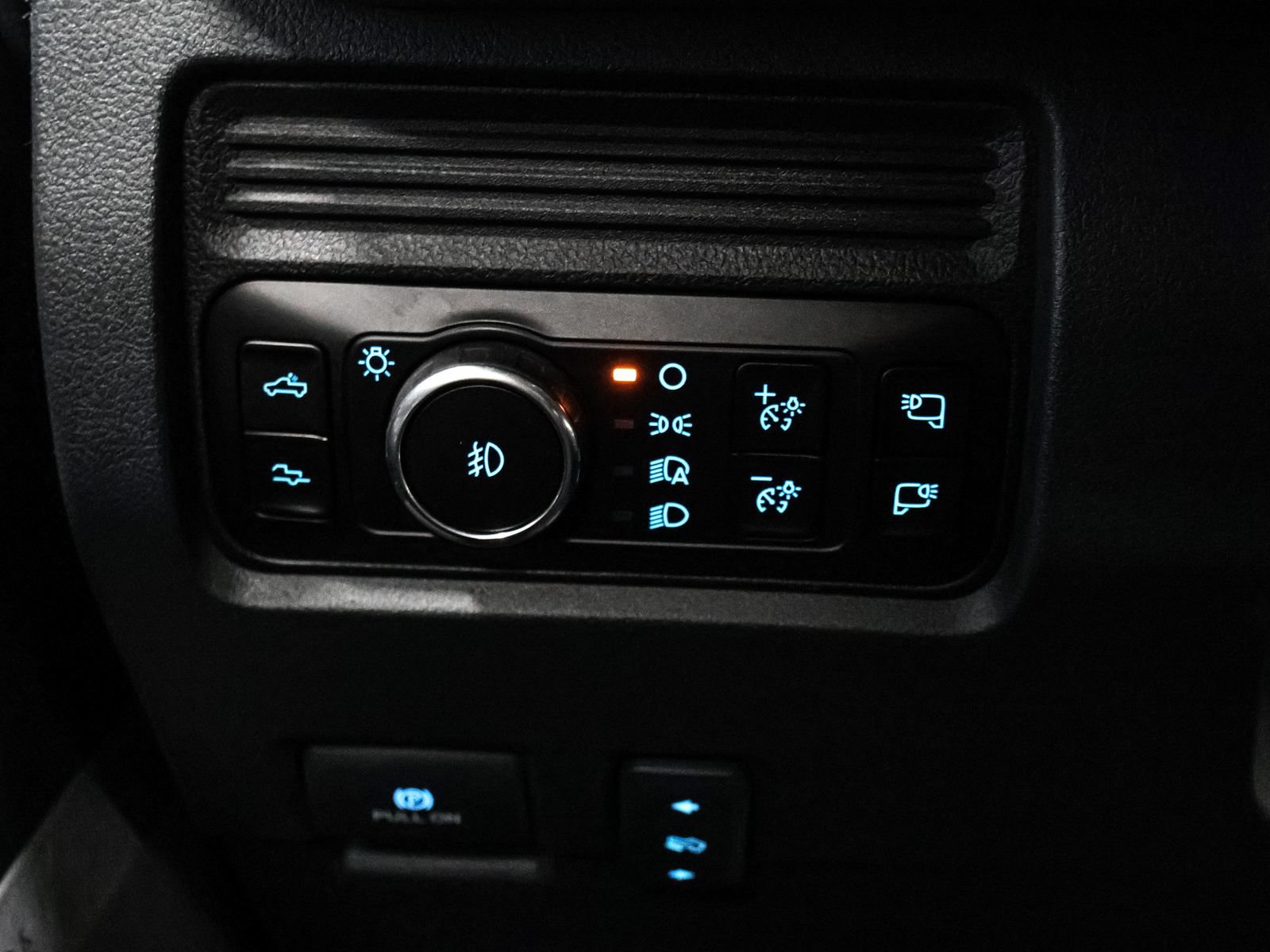 Certified 2025 Ford F350 Platinum AWD/4WD image 34