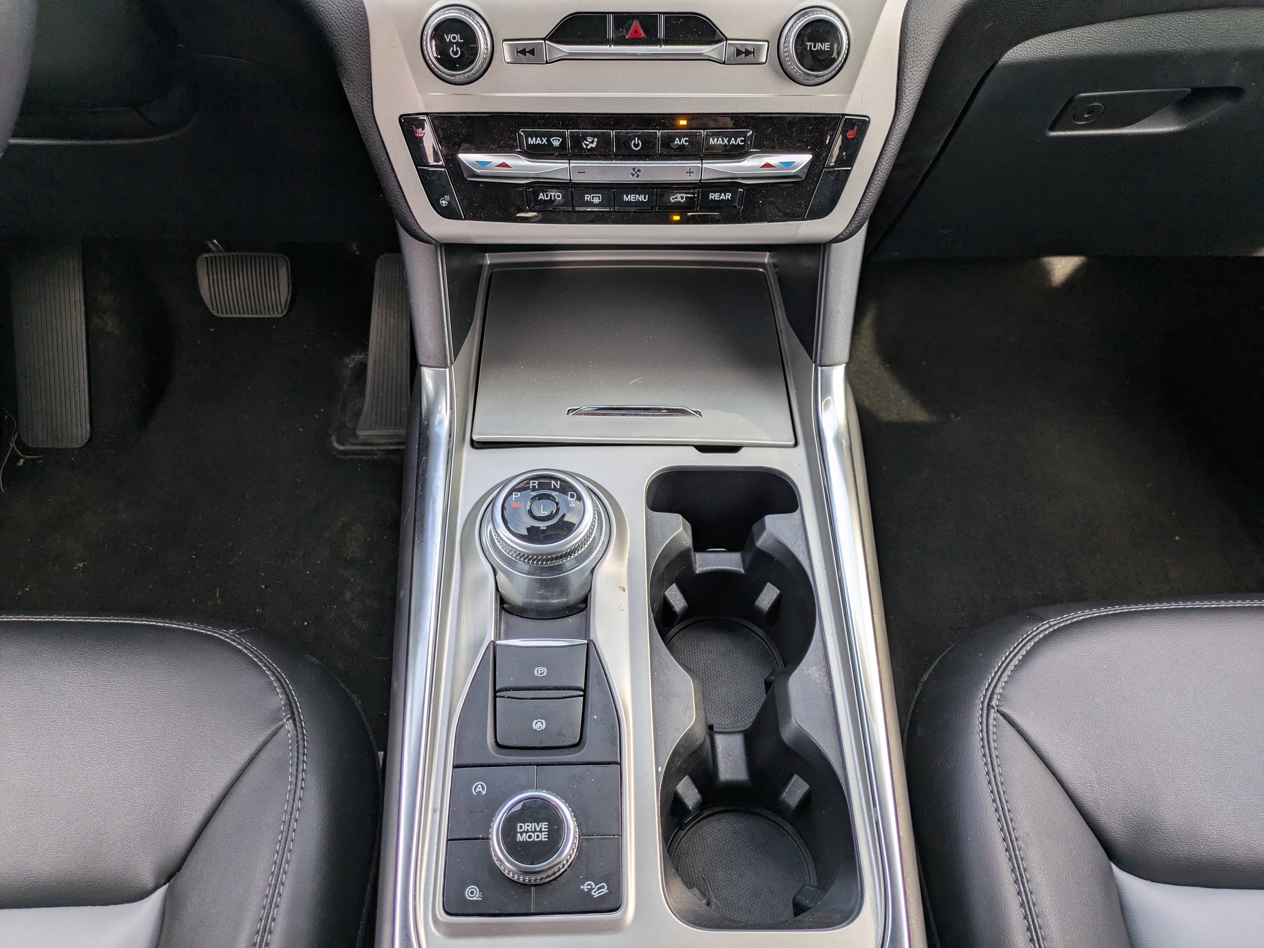 Certified 2023 Ford Explorer XLT w/ Equipment Group 202A image 18