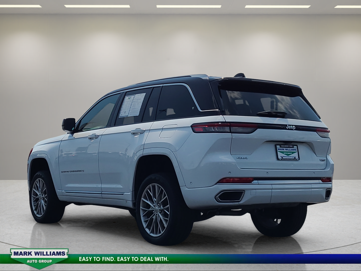 Used 2023 Jeep Grand Cherokee Summit w/ Luxury Tech Group V AWD/4WD image 6