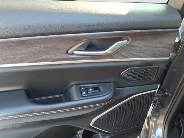 Used 2022 Jeep Grand Cherokee L Limited image 9