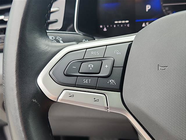 Used 2025 Volkswagen Jetta SE FWD image 19