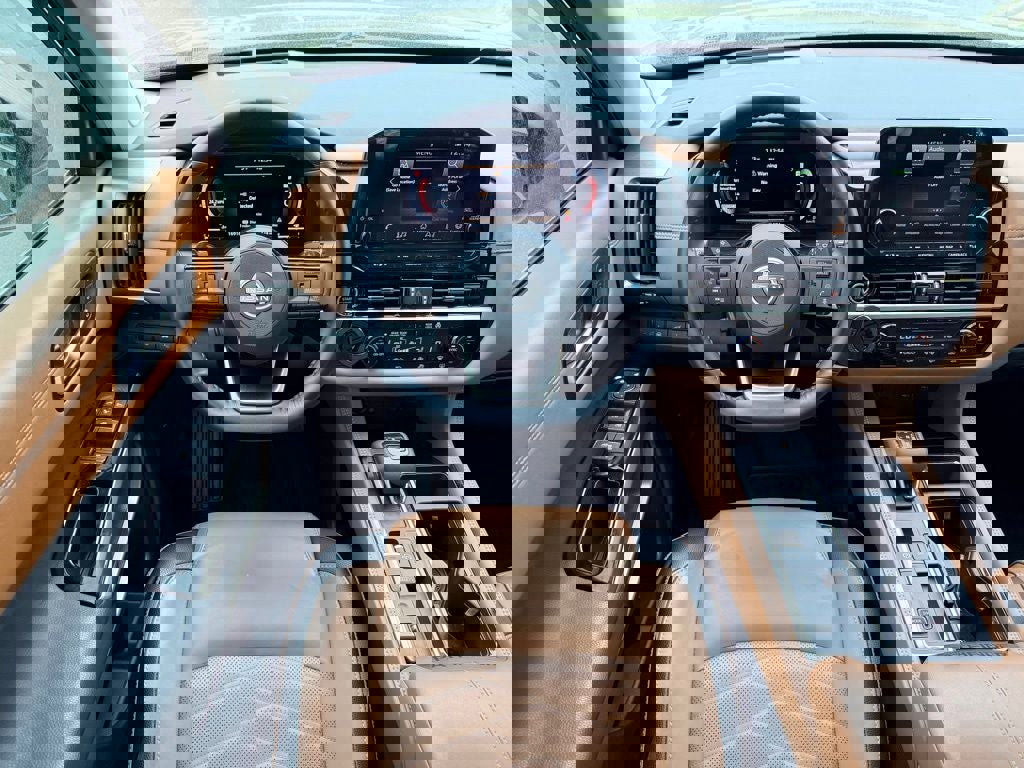 Used 2024 Nissan Pathfinder Platinum w/ Cargo Package image 23