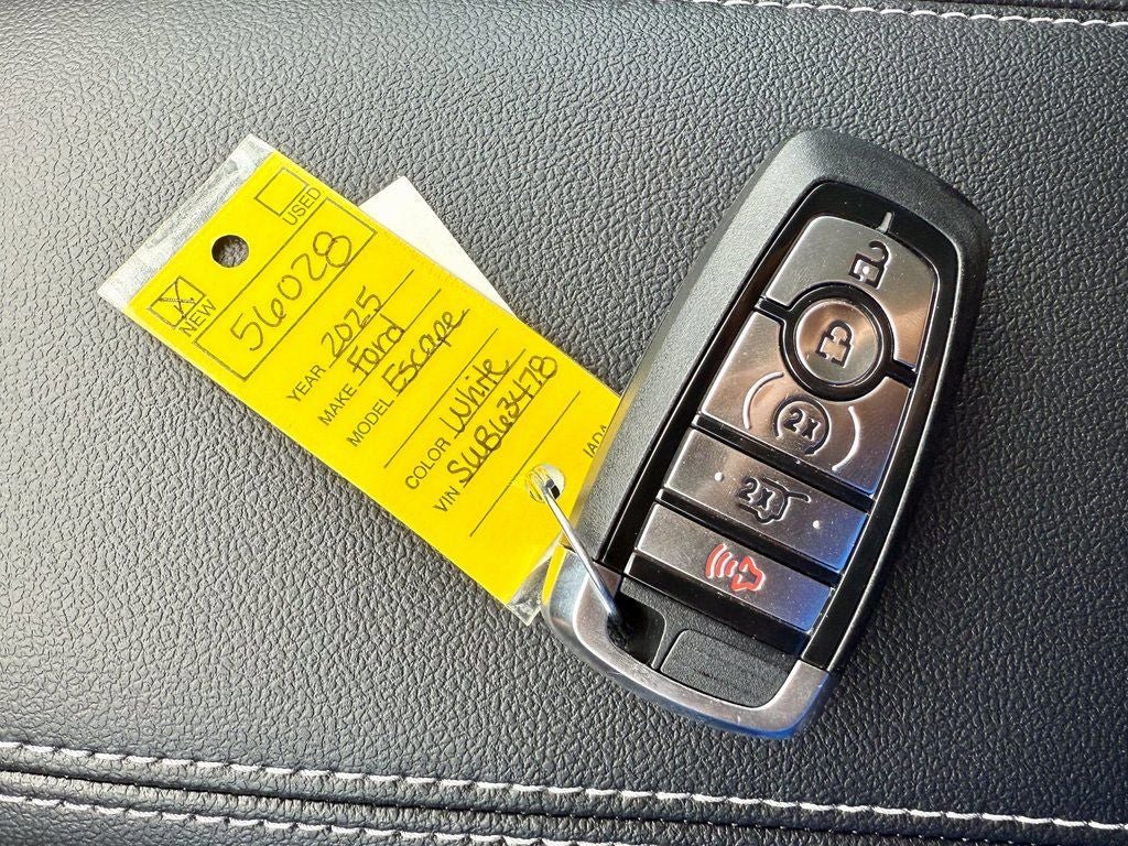 Certified 2025 Ford Escape SE FWD image 35