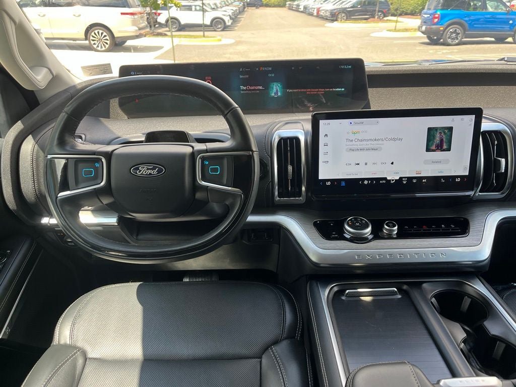 Certified 2025 Ford Expedition Max Platinum w/ Driver's Package AWD/4WD image 17