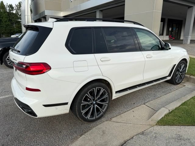 Used 2021 BMW X7 xDrive40i w/ M Sport Package AWD/4WD image 4