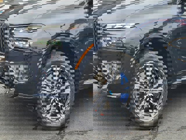 Used 2023 BMW X7 xDrive40i w/ Executive Package image 4